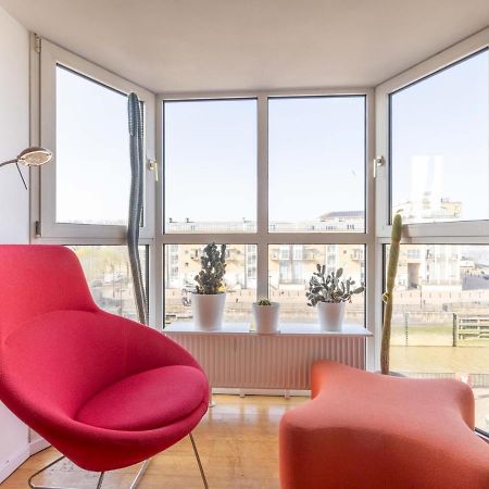 Sunny Maisonette With Views Over Canary Wharf, Londra Exterior foto