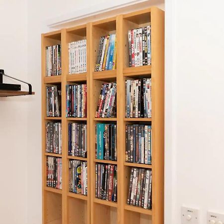 Sunny Maisonette With Views Over Canary Wharf, Londra Exterior foto