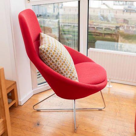 Sunny Maisonette With Views Over Canary Wharf, Londra Exterior foto