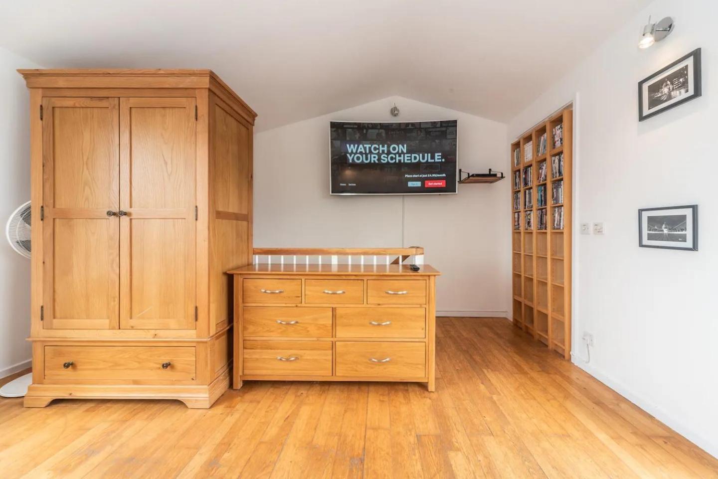 Sunny Maisonette With Views Over Canary Wharf, Londra Exterior foto