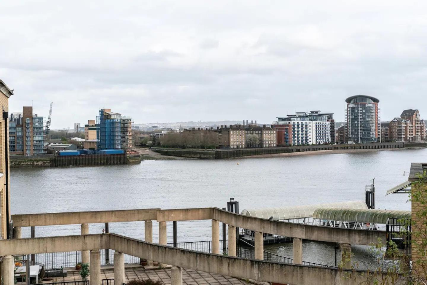 Sunny Maisonette With Views Over Canary Wharf, Londra Exterior foto
