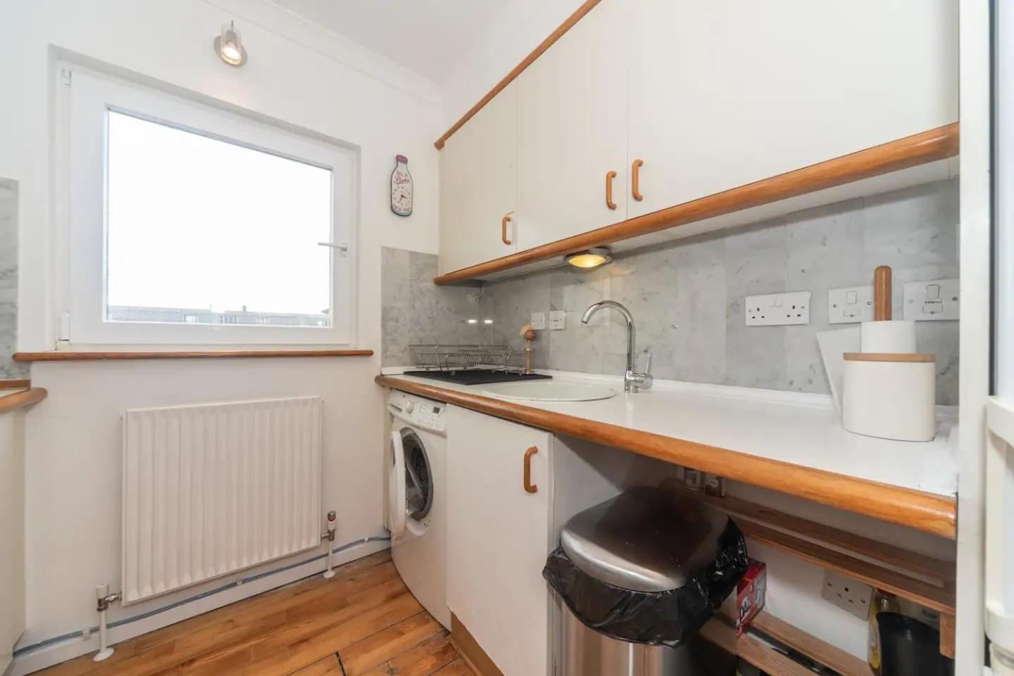 Sunny Maisonette With Views Over Canary Wharf, Londra Exterior foto