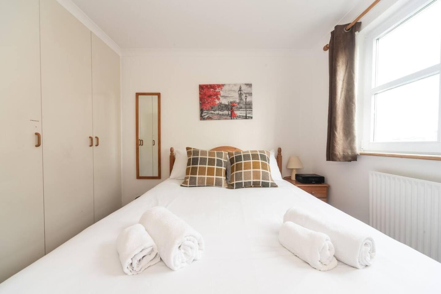 Sunny Maisonette With Views Over Canary Wharf, Londra Exterior foto