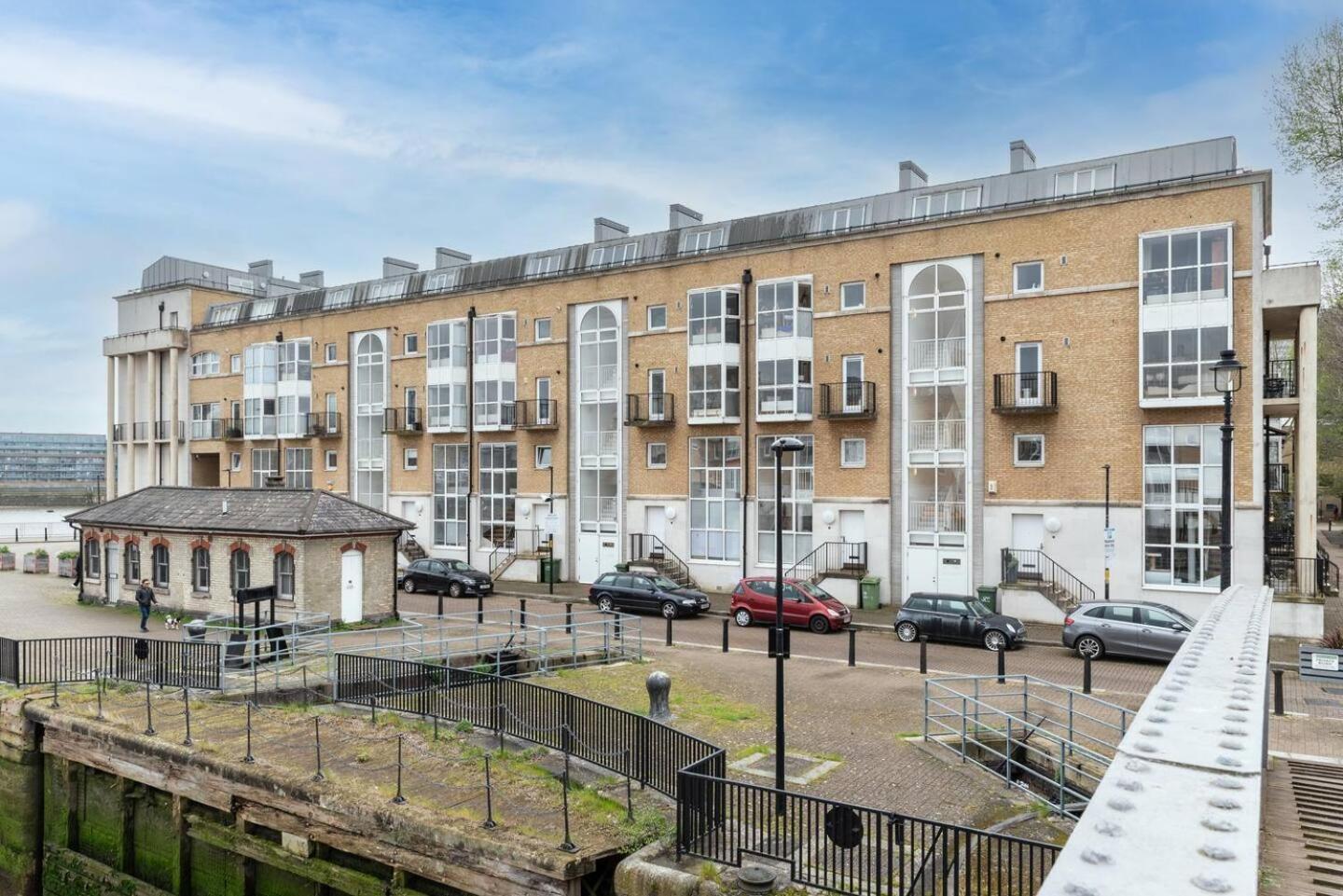 Sunny Maisonette With Views Over Canary Wharf, Londra Exterior foto