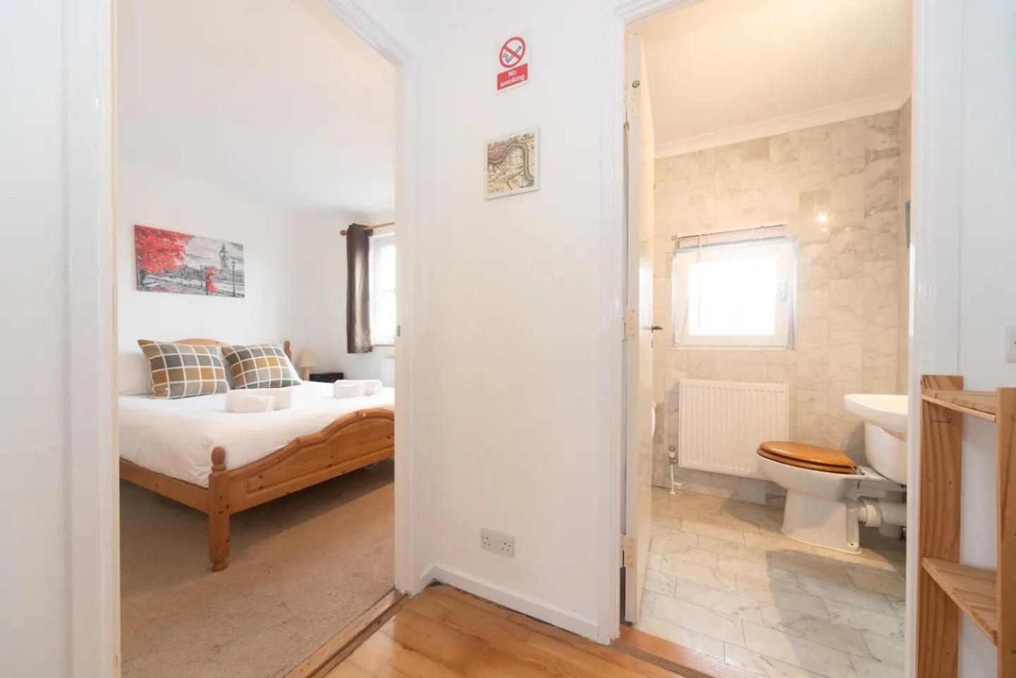 Sunny Maisonette With Views Over Canary Wharf, Londra Exterior foto