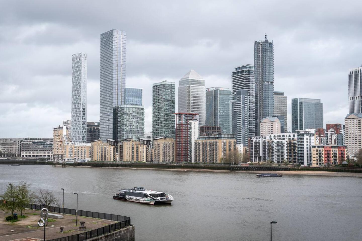 Sunny Maisonette With Views Over Canary Wharf, Londra Exterior foto