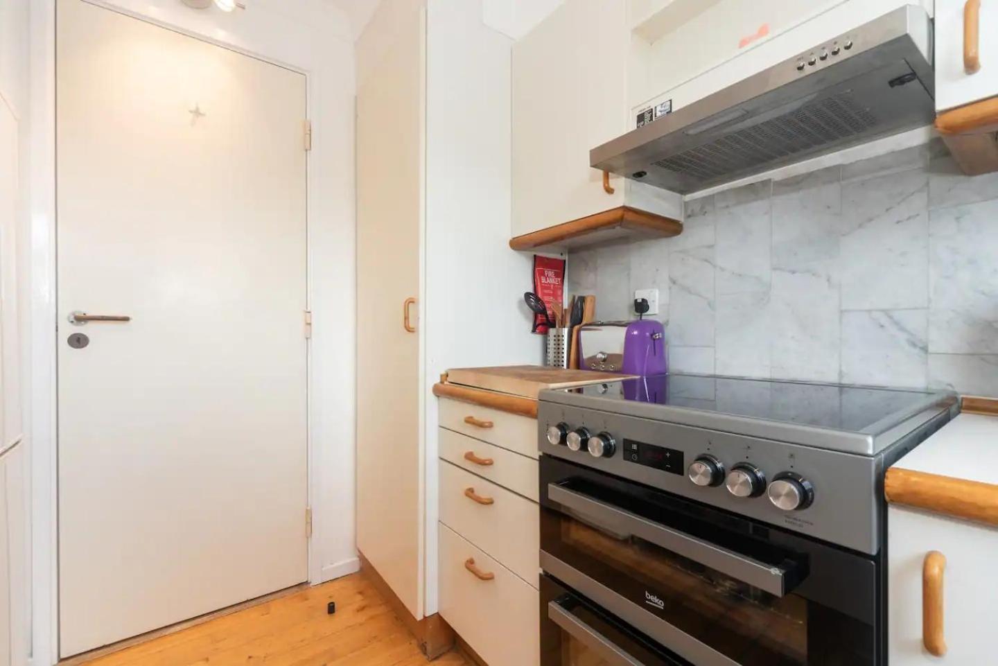 Sunny Maisonette With Views Over Canary Wharf, Londra Exterior foto